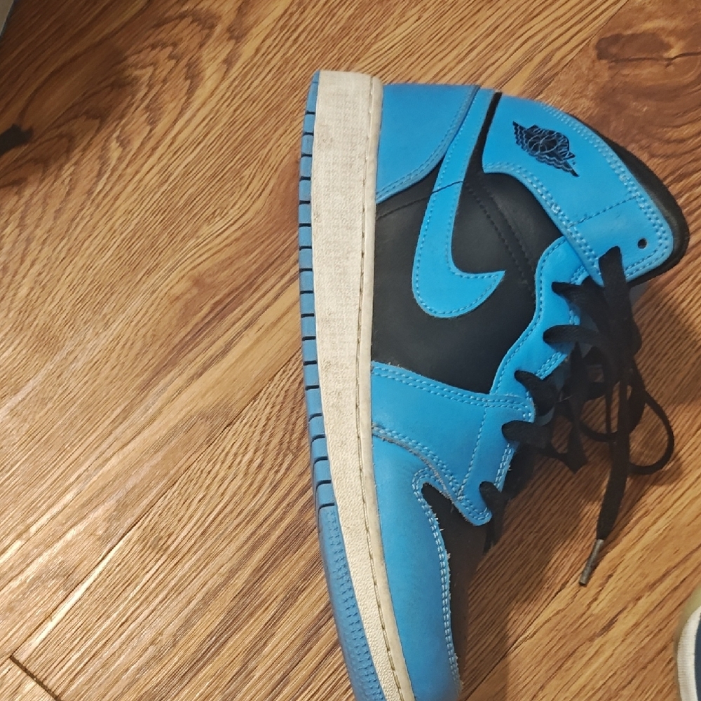 Jordan Kids Black and Light Blue Sneakers - Picture 2 of 4